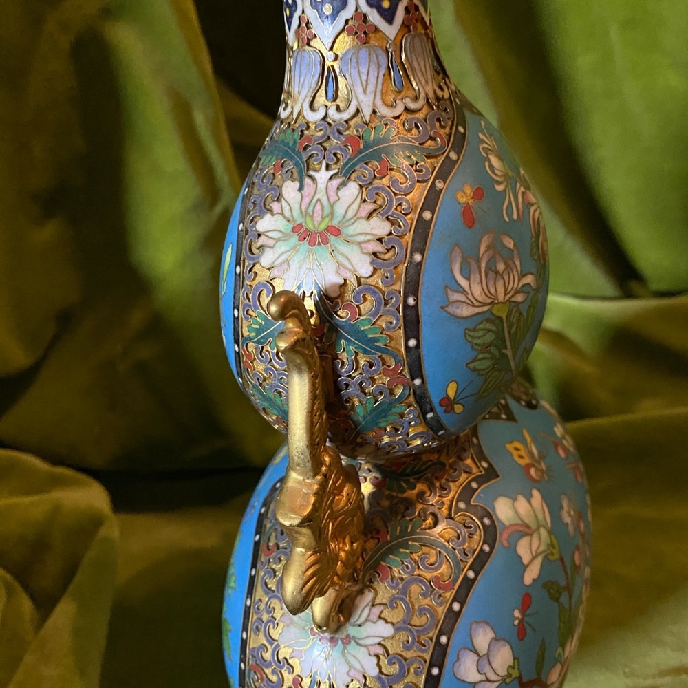 Vase blue cloisonné design